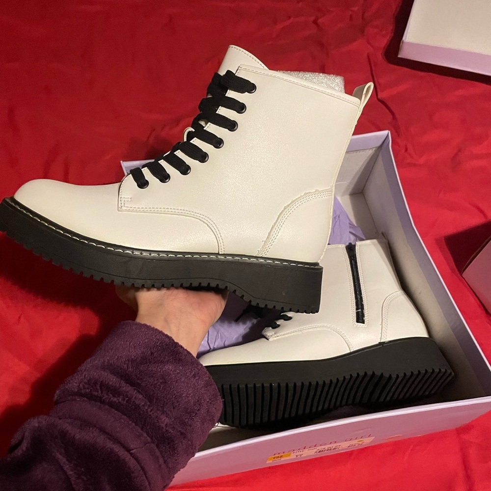 Madden Girl White and black boots size 6.5